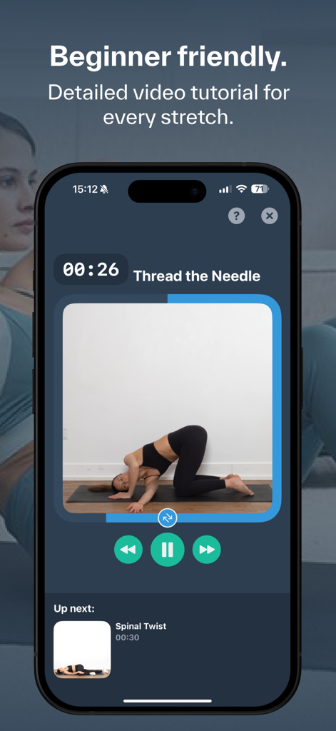 Stretching, Flexibility: Flex - Une femme effectuant un étirement "thread the needle" dans un tutoriel vidéo sur l'application Flex