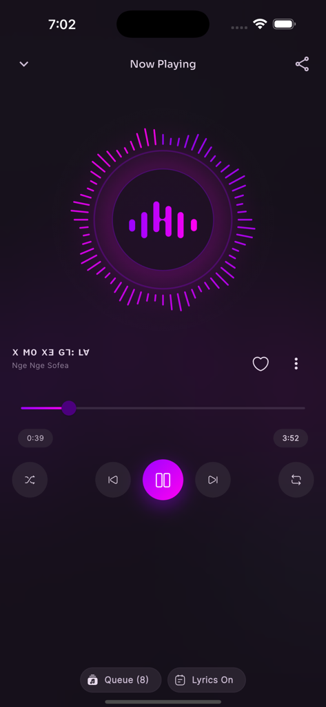 Harmolody - La pantalla de reproducción de la app Harmolody con una canción Lisu y un visualizador de audio circular morado.