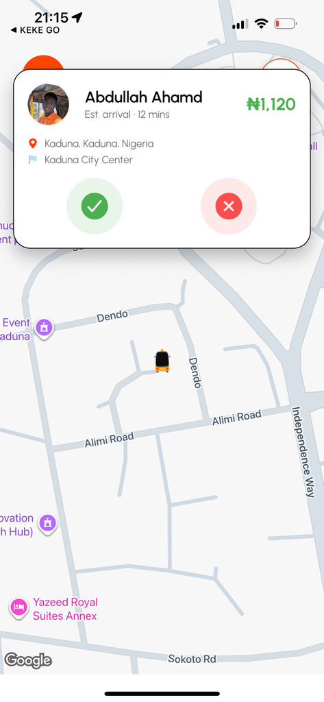 KEKE GO Driver - Solicitud de viaje entrante en la interfaz del mapa de la aplicación KEKE GO Driver que muestra la tarifa y las ubicaciones