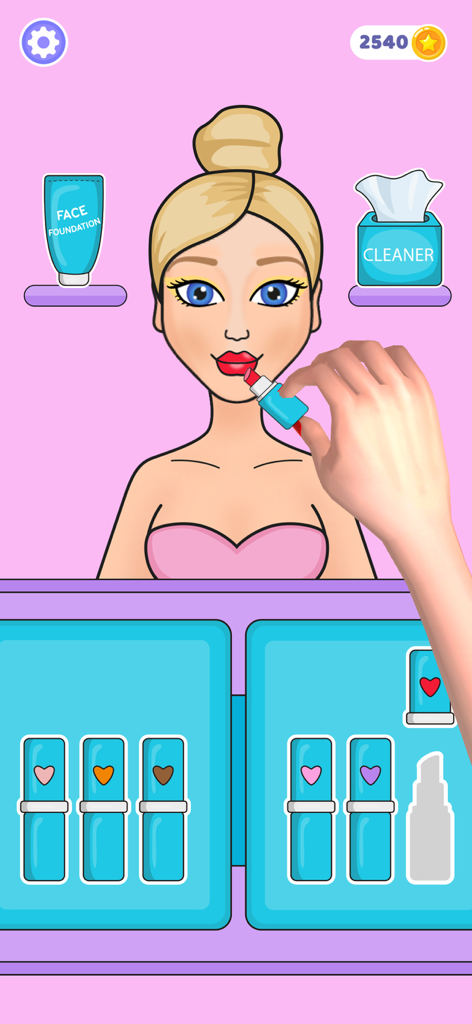 DIY Paper Doll - Una mano che applica rossetto rosso a una bambola di carta bionda in un gioco di trucco e styling.