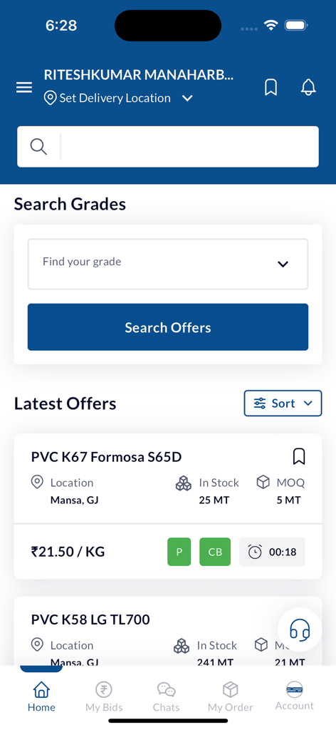 Pantalla móvil de BSB Polymer Trading App mostrando las últimas ofertas de resina de PVC con detalles de stock y precios