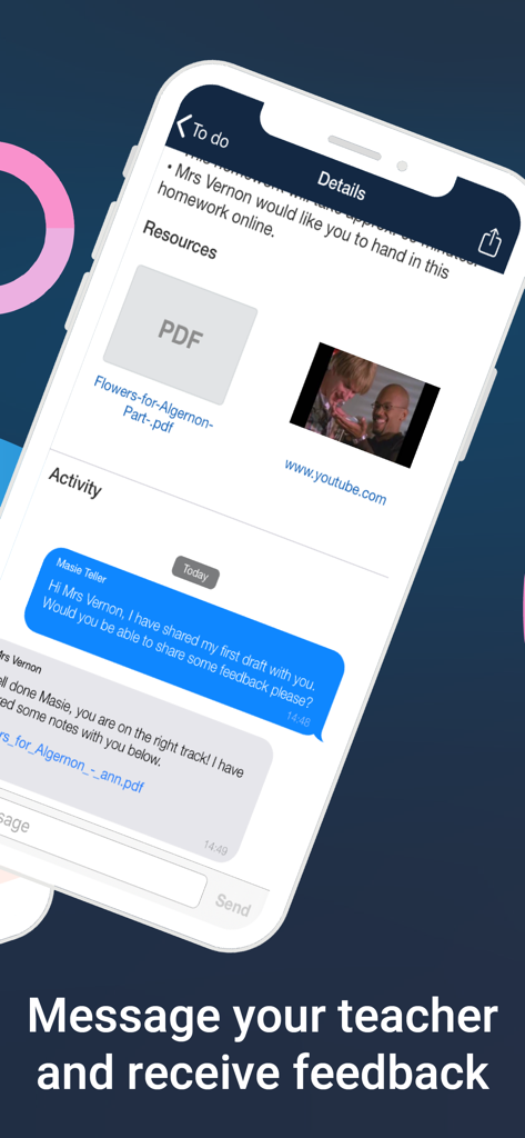 Interfaz de la aplicación móvil Satchel One que muestra mensajes entre estudiantes y profesores con recursos de tareas y actividad de retroalimentación.