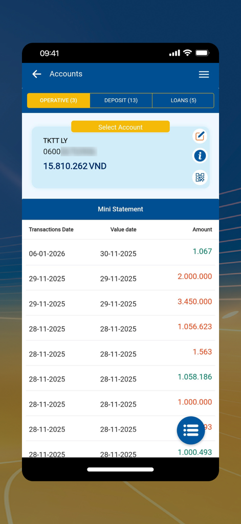 Interfaz de la aplicación Sacombank mBanking que muestra el saldo de la cuenta y el extracto del historial de transacciones en Dong vietnamita