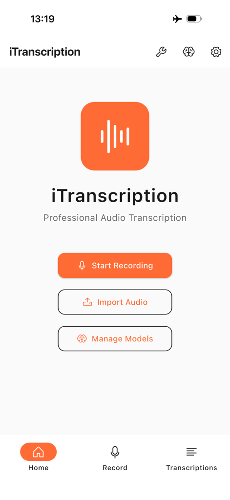 iTranscription - iTranscription モバイルアプリのホーム画面。録音開始、オーディオインポート、AI モデル管理のオプションが表示されています。