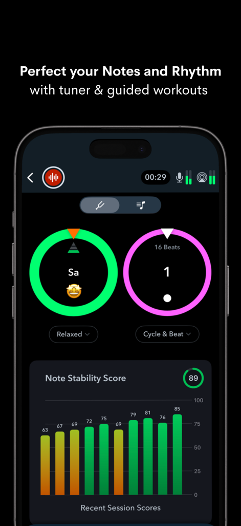 Interfaz de la aplicación NaadSadhana mostrando gráfico de puntuación de estabilidad de notas y afinador guiado para tono y ritmo