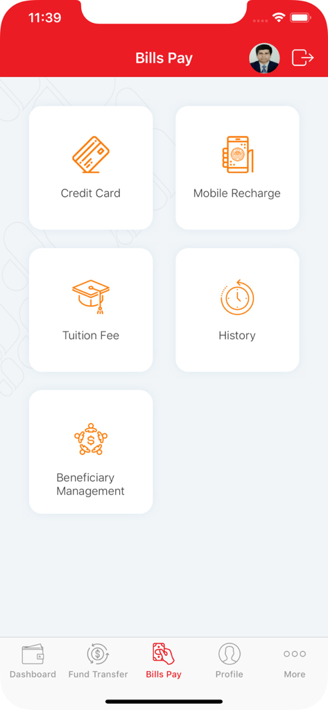 Interfaz de la aplicación móvil UCB Unet que muestra la sección de pago de facturas con opciones para tarjetas de crédito, recargas móviles y pagos de matrículas