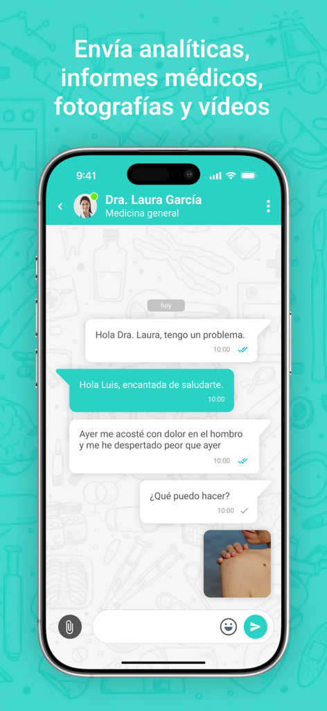 PROTEC SALUD - Interface de chat de l'application PROTEC SALUD montrant une consultation médicale où un patient partage une photo d'un symptôme avec un médecin.