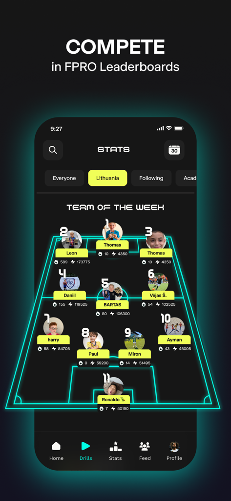 FPRO: Train football at home - Classement de l'application de football FPRO affichant les meilleurs joueurs sur un terrain virtuel