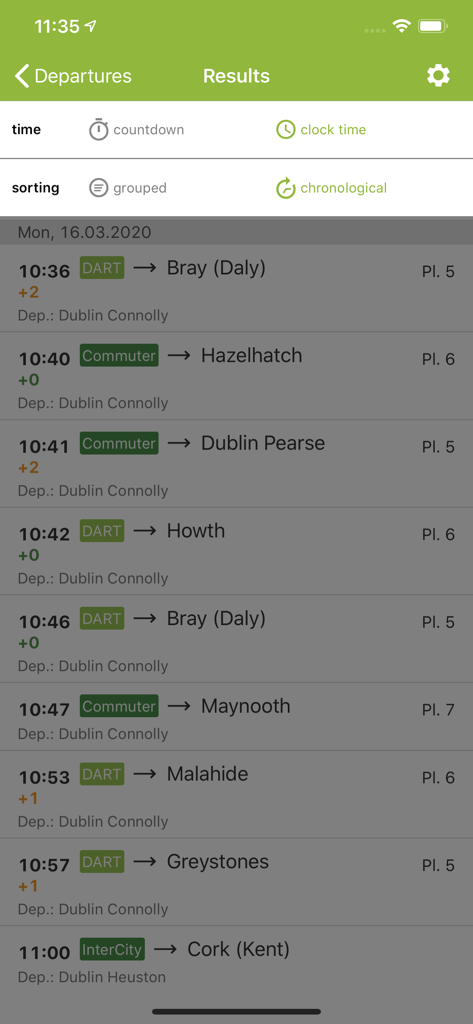 Écran de l'application Irish Rail affichant en temps réel les horaires de départ des trains, les destinations et les numéros de quai.