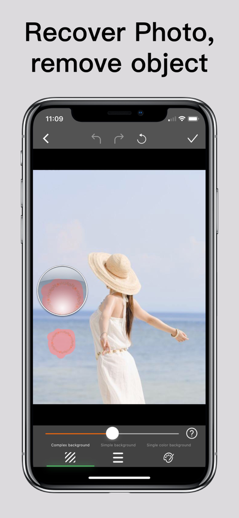 Photo Retouch - Remove object - Interface do aplicativo móvel Retoque de Fotos mostrando a remoção de objetos de uma foto de praia