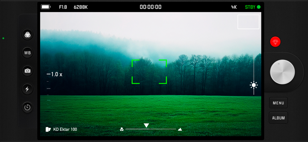 RECO - 4K VIDEO & FILM FILTER - Interface do aplicativo de câmera RECO apresentando filtros de filme profissionais e controles de gravação 4K