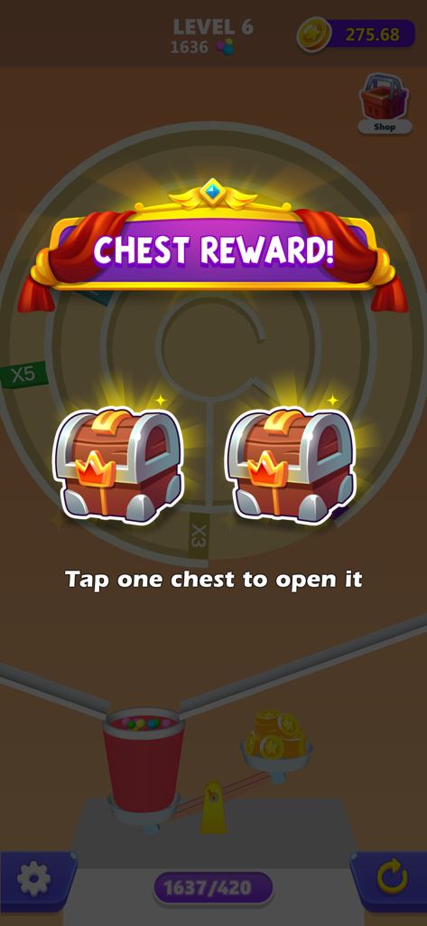 Una pantalla de recompensa de cofre en Maze Treasure Candy con dos cofres del tesoro y una indicación para tocar uno y abrirlo