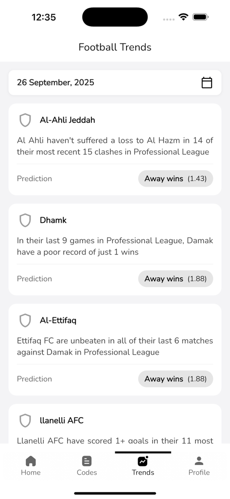 Tela de celular do aplicativo Predict Futbol mostrando tendências de próximas partidas de futebol e previsões de apostas