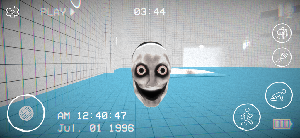 The back rooms - horror games - Uma entidade com rosto assustador em uma sala de piscina branca e inundada com uma sobreposição de câmera VHS de um jogo de terror