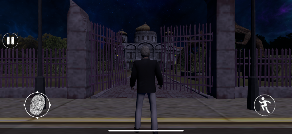 Scary horror survival games - Un personaje se para ante una puerta de hierro abierta que conduce a una espeluznante mansión embrujada por la noche.