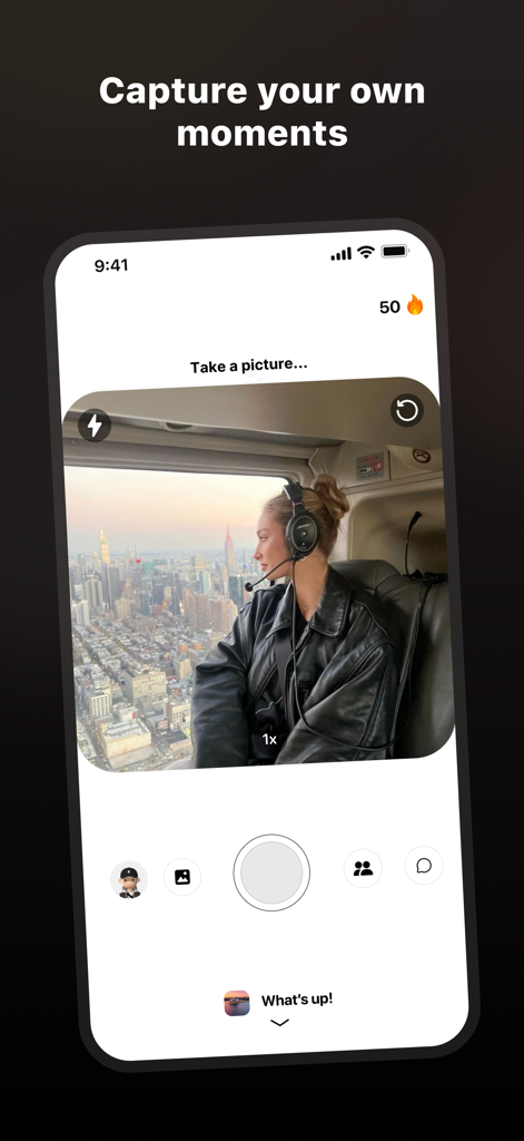 Interface de l'application Camera Go montrant un écran de capture photo avec une femme dans un hélicoptère surplombant une ville