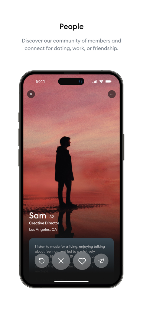 A tela de perfil do usuário do aplicativo Raya mostrando um membro chamado Sam com detalhes sobre sua carreira como Diretor Criativo em Los Angeles.