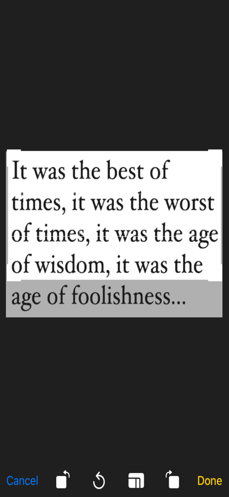 Interface de l'application montrant un outil de recadrage sélectionnant un extrait de texte d'un livre pour le convertir en format numérique