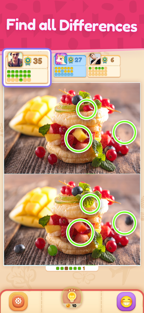Jugabilidad de Encuentra 5 Diferencias Online mostrando un puzle de postre de frutas con diferencias resaltadas y una tabla de clasificación online