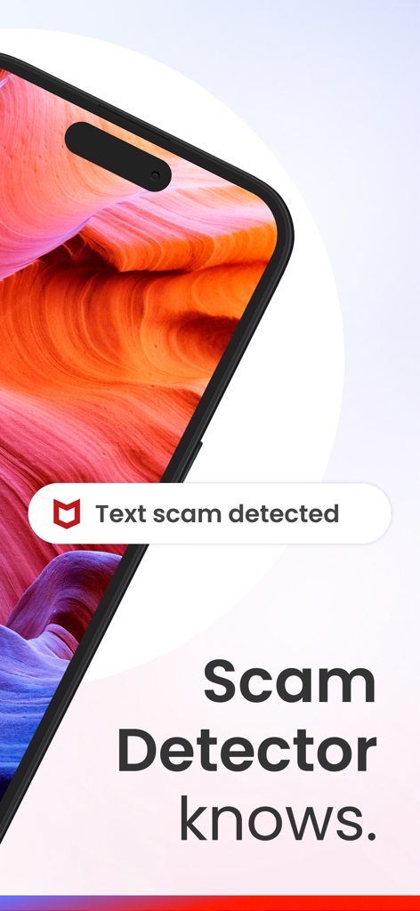 Interface de l'application McAfee Security affichant une notification de détection d'escroquerie par SMS sur un smartphone