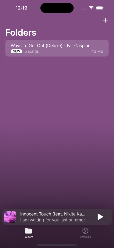 Music Folders - Pantalla de biblioteca de la aplicación Carpetas de Música mostrando una lista de carpetas de música y una barra de reproductor en un fondo morado