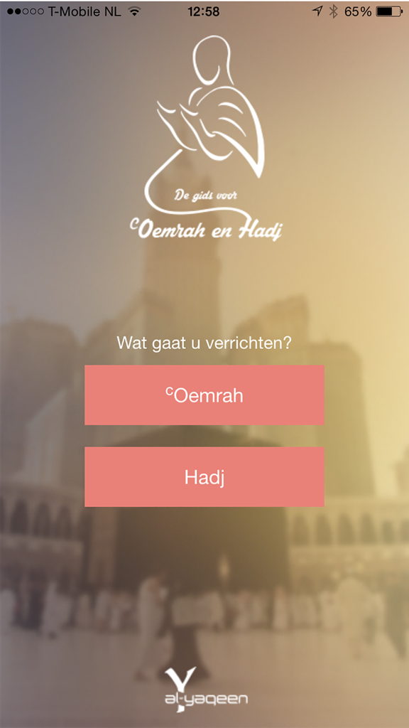 Oemrah & Hadj - Main menu of the Umrah and Hajj guide app with selection buttons for rituals and Kaaba background