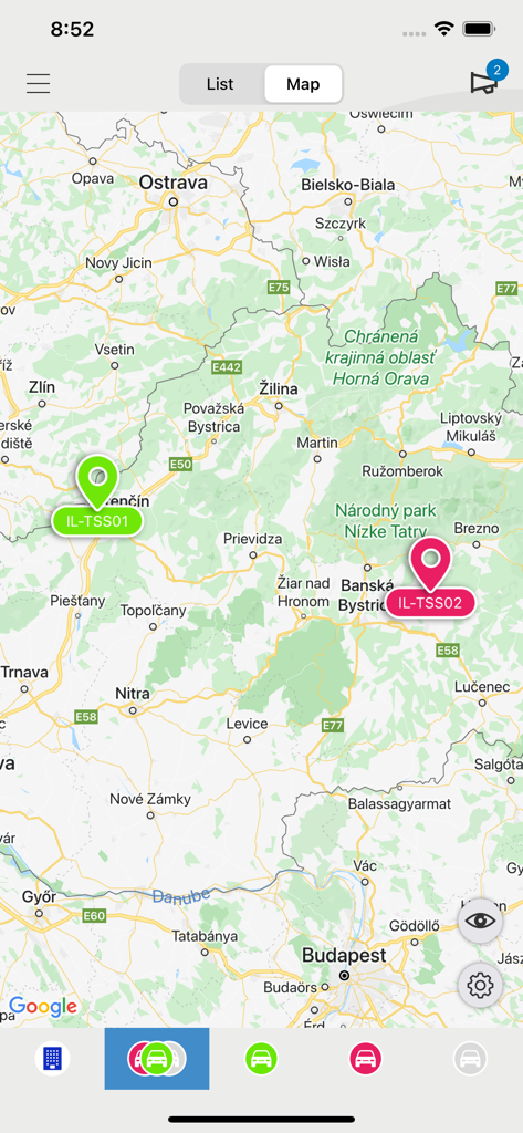 TSS Monitoring - Echtzeit-Fahrzeugverfolgung auf einer Karte in der TSS Monitoring App, die mehrere Flottenstandorte zeigt