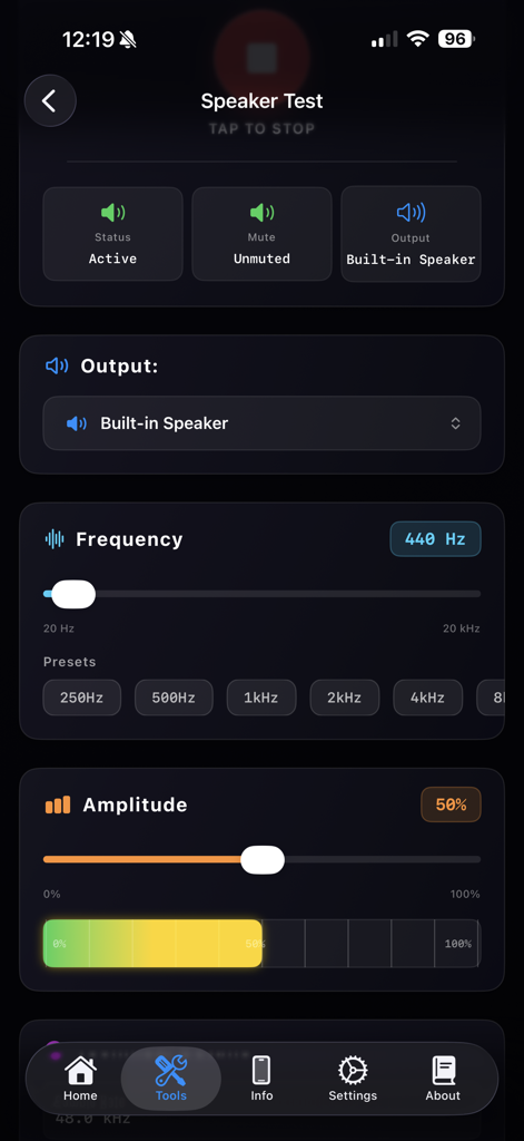 Aplicativo Lirum Device Info 2 mostrando a interface de teste de alto-falante com controles de frequência e amplitude.