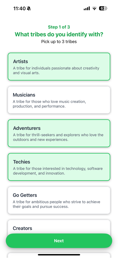 Tribe - Meet Cool People - Pantalla de incorporación de la aplicación Tribe que muestra una lista de categorías de intereses llamadas tribus como Artistas, Aventureros y Amantes de la tecnología para que los usuarios seleccionen