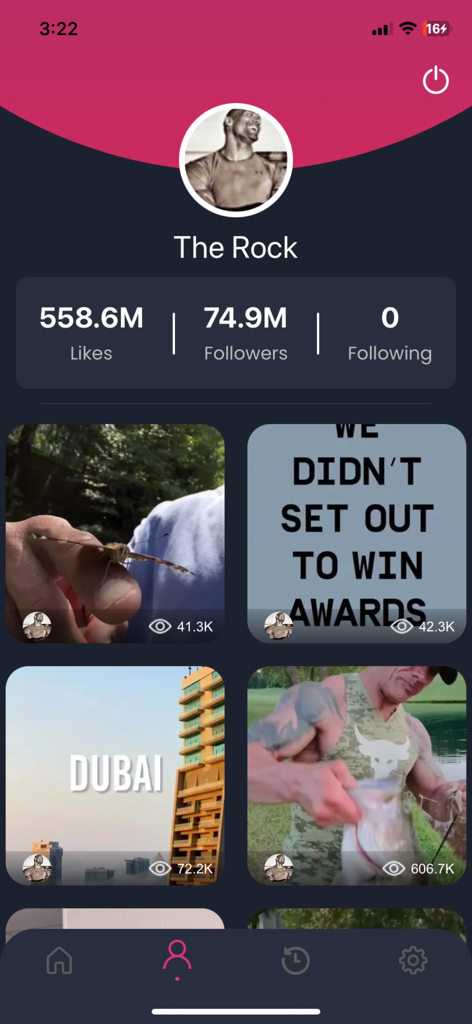 Interface de l'application SnapTik montrant le profil d'un réseau social avec des statistiques d'abonnés et une grille de miniatures vidéo.