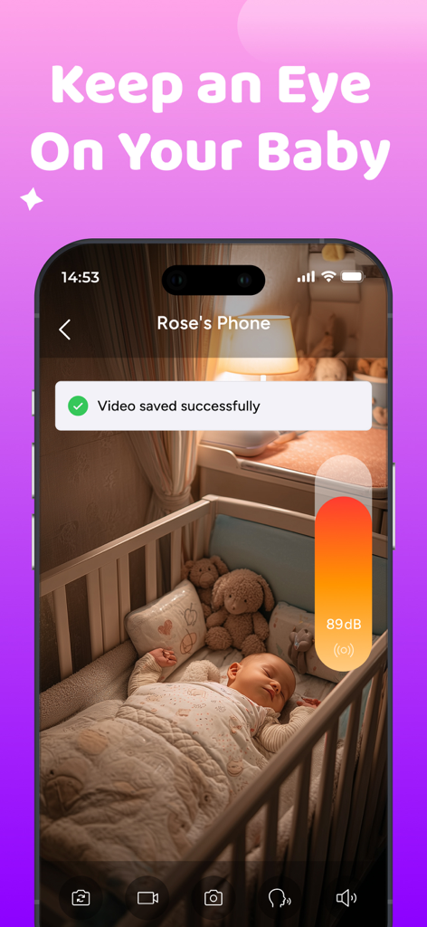 Interfaccia dell'app Baby Monitor che mostra un feed video live di un bambino che dorme in una culla con monitoraggio del livello sonoro