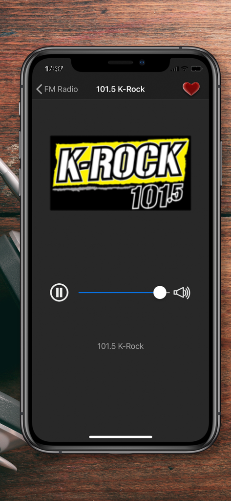 FM Radio Wave - Application FM Radio Wave affichant le lecteur de la station de radio K-Rock sur un smartphone