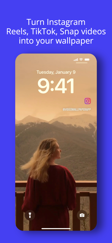 Pantalla de bloqueo de iPhone que muestra un fondo de pantalla de video de una mujer contemplando las montañas durante el atardecer