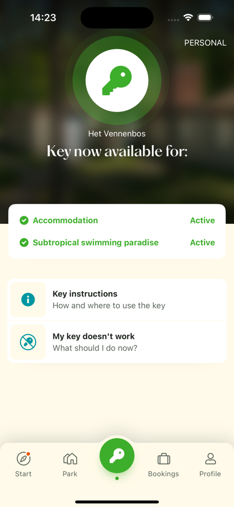 Landalアプリのデジタルキーインターフェースで、バケーションパークの宿泊施設とスイミングパラダイスへのアクティブなアクセスが表示されています。