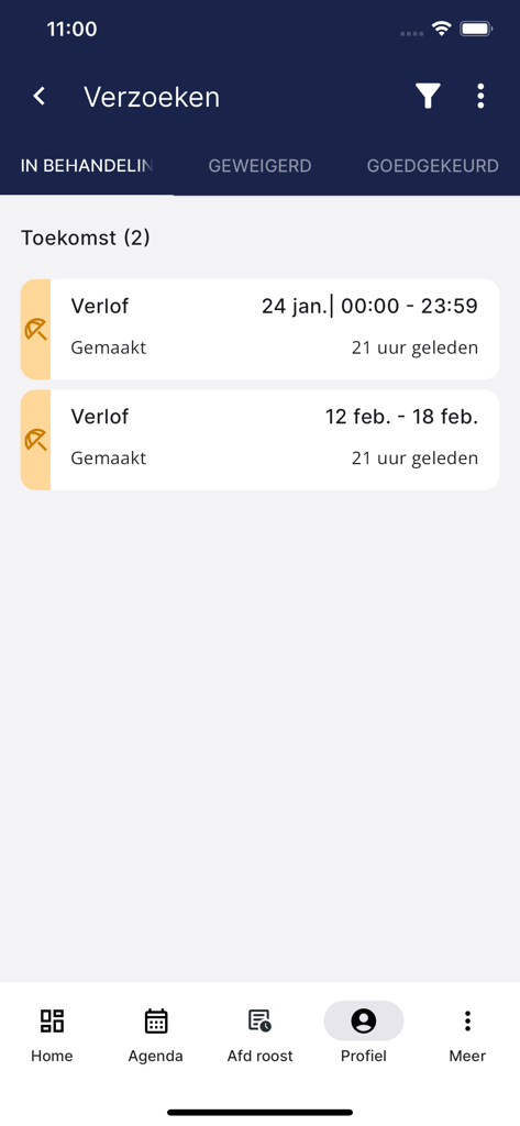 PMT - Mobile App-Oberfläche, die den Status ausstehender Urlaubsanträge mit Daten und Zeiten für den Urlaub von Mitarbeitern anzeigt