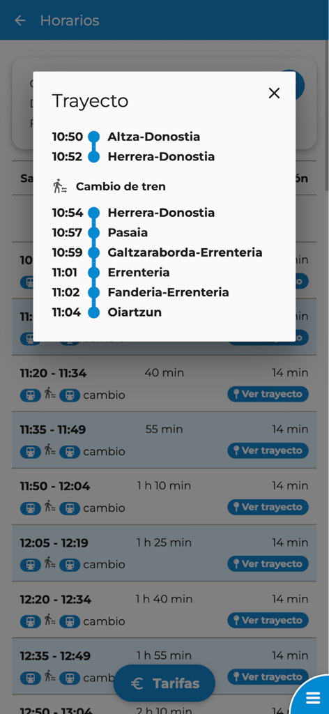 Euskal Tren, Metro y Tranvía - Una pantalla de aplicación móvil que muestra una ruta de viaje en tren detallada con horarios de paradas específicos y un punto de transbordo en el País Vasco.