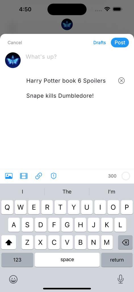 Boost Blue for Bluesky - Interfaz de la aplicación Boost Blue que muestra un borrador de publicación y un teclado móvil para crear contenido en Bluesky