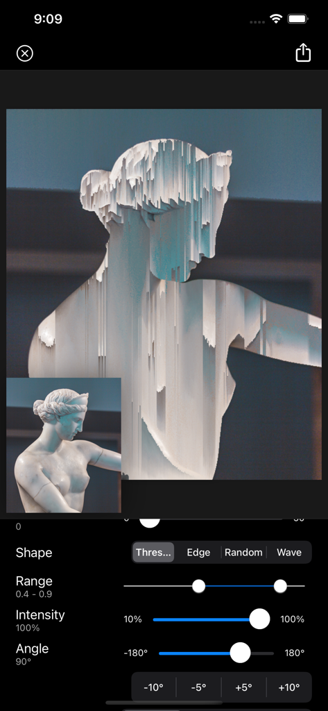 Glitch Fx - Pixel Sorting - Interfaz de la aplicación Glitch Fx mostrando el efecto de clasificación de píxeles en una estatua