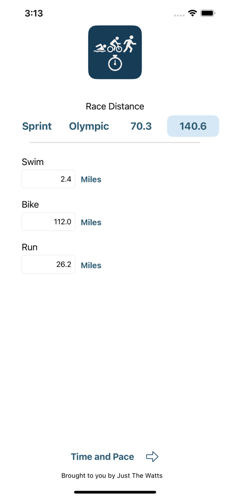 Écran de l'application mobile Triathlon Calc montrant la sélection de la distance de course et les champs de saisie pour la distance de natation, de vélo et de course à pied