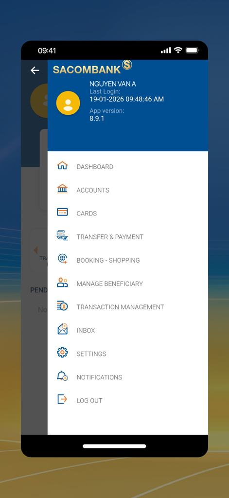 Captura de pantalla móvil que muestra el menú de navegación lateral de la aplicación Sacombank mBanking con opciones para cuentas, tarjetas y transferencias.