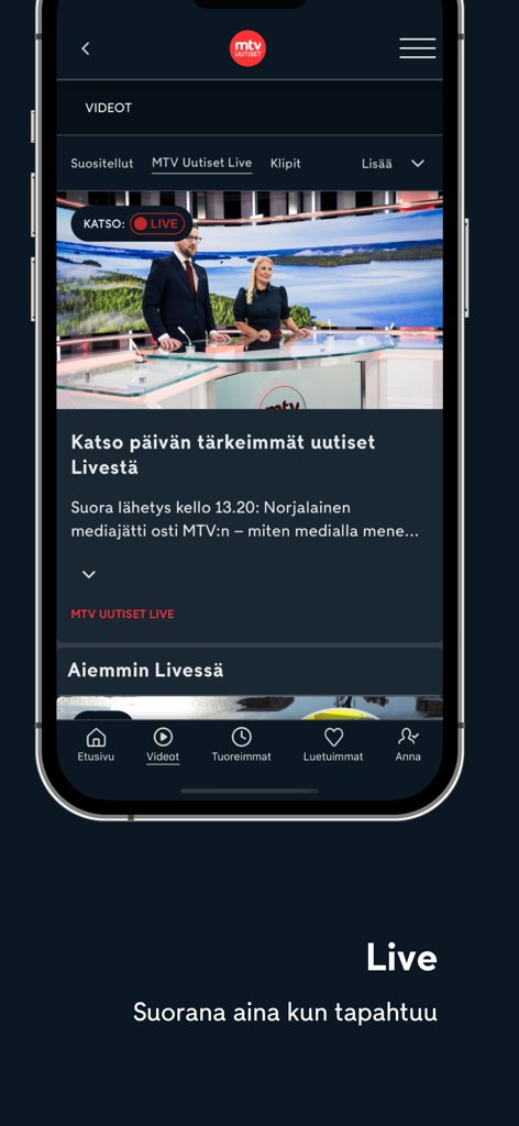 Interfaz de la aplicación MTV Uutiset que presenta una transmisión de noticias finlandesas en vivo con dos presentadores