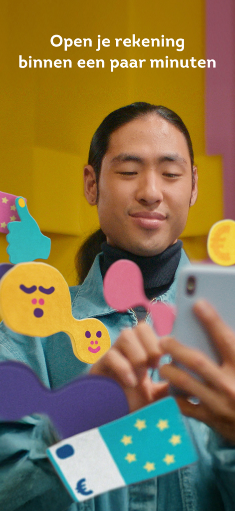 Knab Bankieren - Young man using Knab app to open a bank account quickly