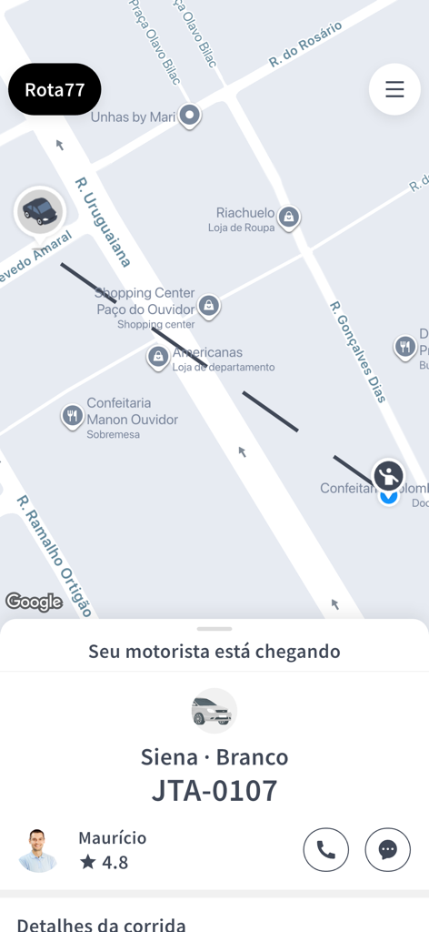 Interface do aplicativo Rota77 mostrando um mapa ao vivo com um motorista chegando e detalhes do perfil.