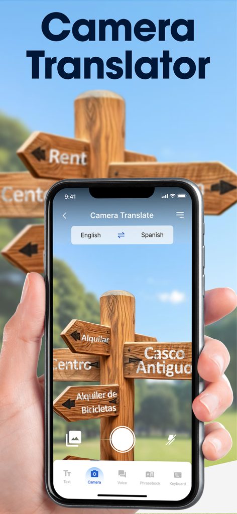 Eine Person, die die Translate Go App verwendet, um ein Holzschild mit der Kamerafunktion von Englisch nach Spanisch zu übersetzen