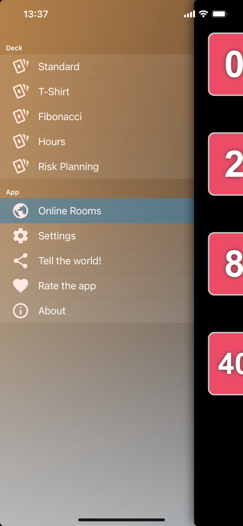 スクラムポーカーカードアプリのサイドナビゲーションメニュー。フィボナッチ、Tシャツ、リスクプランニングデッキのオプションが表示されています。