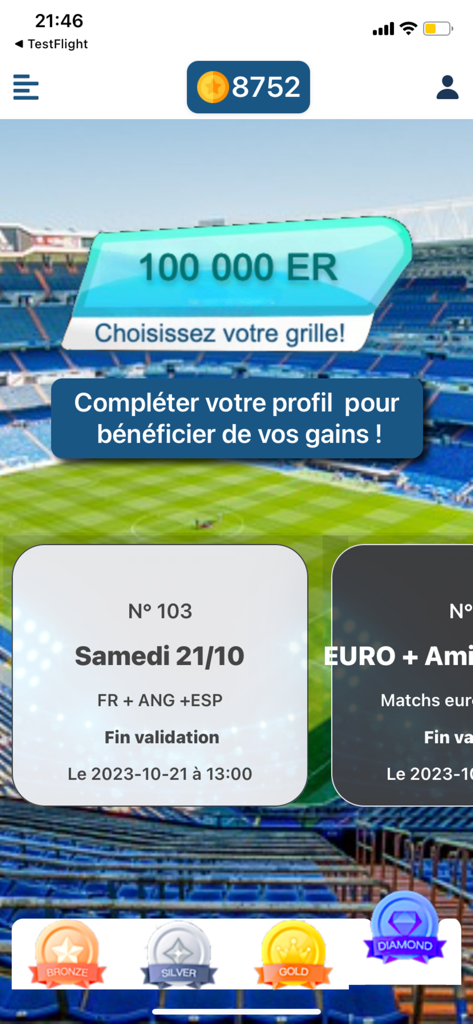 Fun Foot - Interface principal do aplicativo Fun Foot mostrando grades de previsão de futebol e distintivos de recompensa sobre um fundo de estádio.