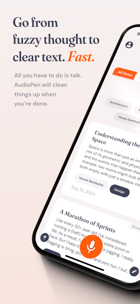 AudioPen - Bildschirm eines Smartphones, der die Benutzeroberfläche der AudioPen-App mit transkribierten Notizen und einem orangen Aufnahmeknopf zeigt