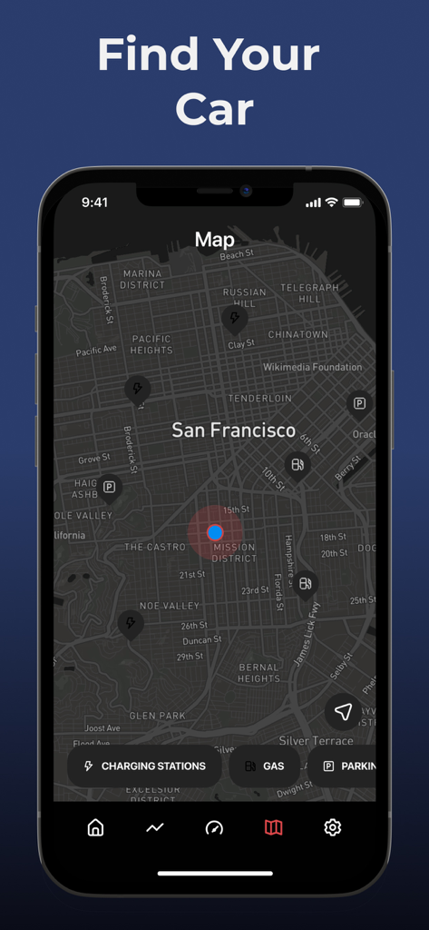 Car Play Connect: Remote Sync - Oberfläche der Car Play Connect App, die eine Karte mit einem Fahrzeugstandort und nahegelegenen Lade- und Tankstellen anzeigt