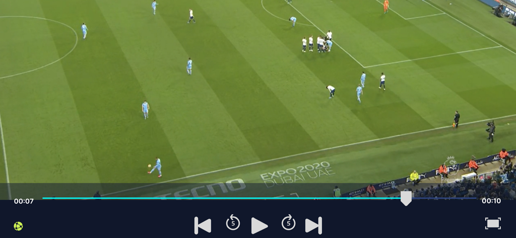 Reprodução de vídeo de partida de futebol no aplicativo Metrica Nexus Mobile mostrando controles de reprodução
