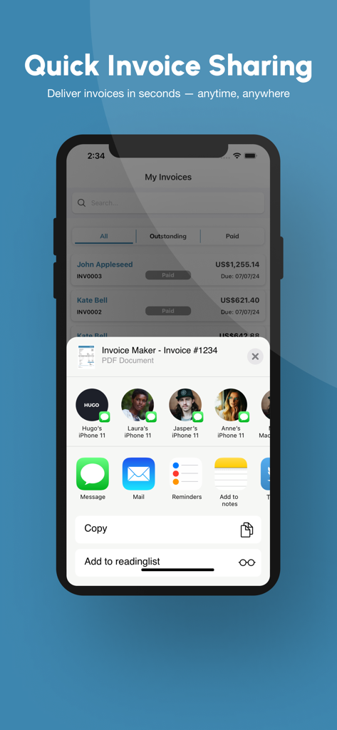 InvoiCraftアプリが表示されたスマートフォン画面。メッセージやメールでPDF請求書をすばやく送信するためのiOS共有シートが開いています。